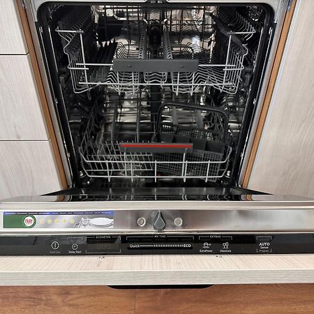 New Modern & Cozy Apartment With Free Private Parking And Ev Charging Station 瓦爾納 外观 照片
