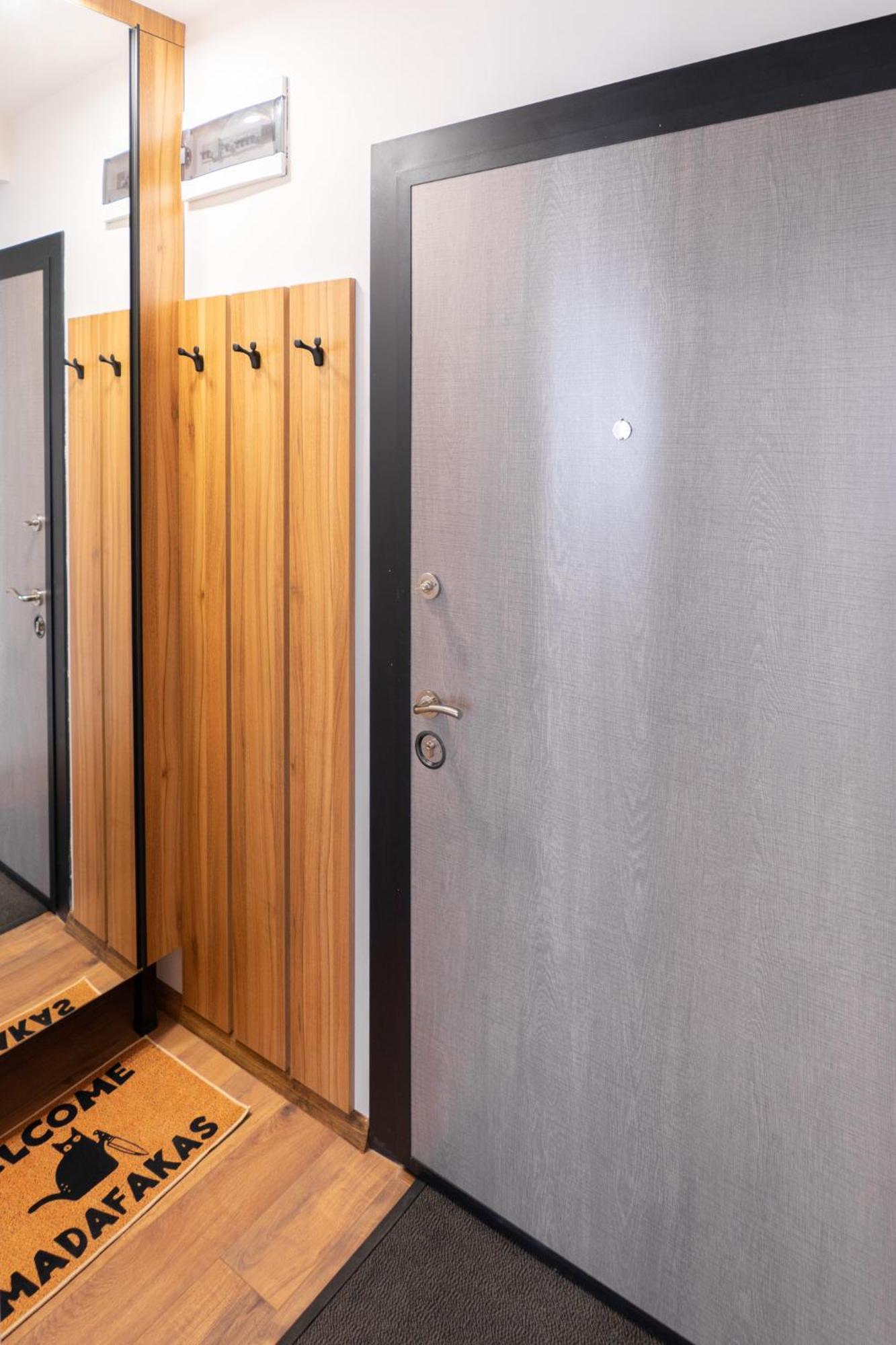 New Modern & Cozy Apartment With Free Private Parking And Ev Charging Station 瓦爾納 外观 照片